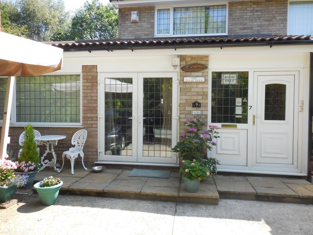The Tulip Tree Guest House Wilmslow Bagian luar foto