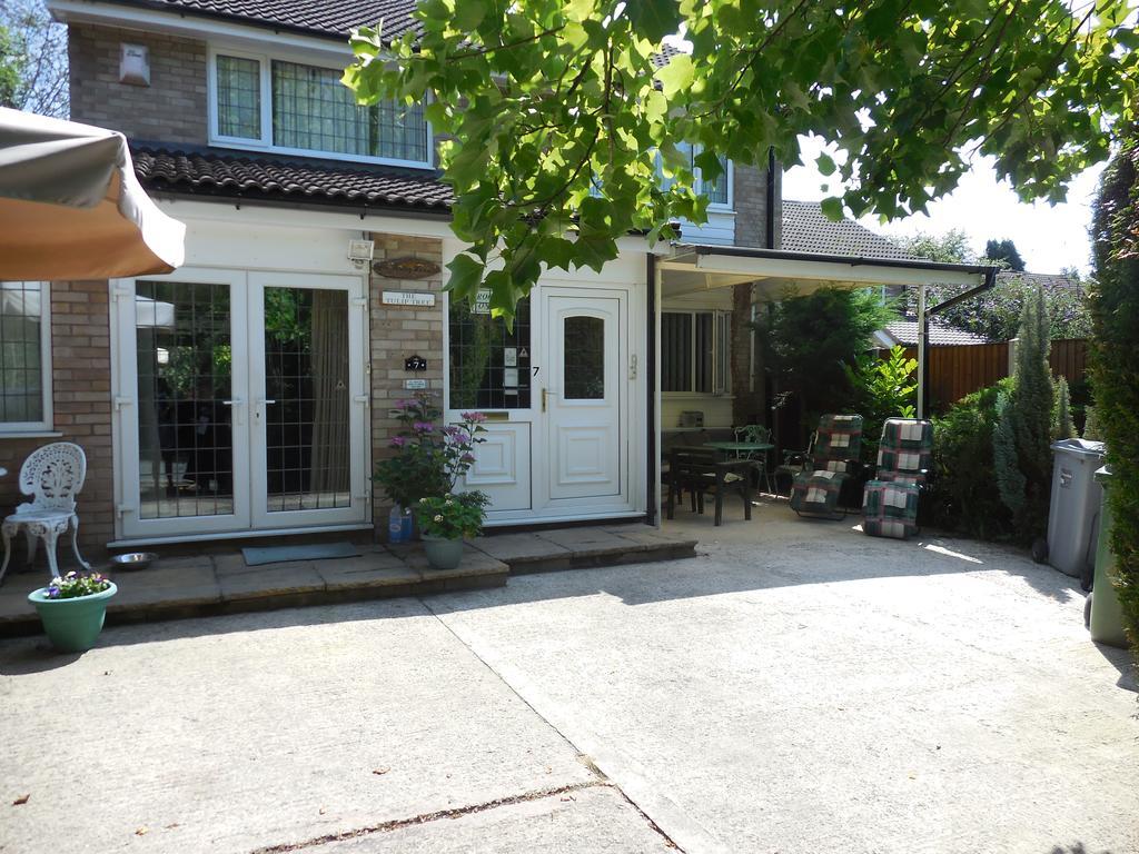 The Tulip Tree Guest House Wilmslow Bagian luar foto
