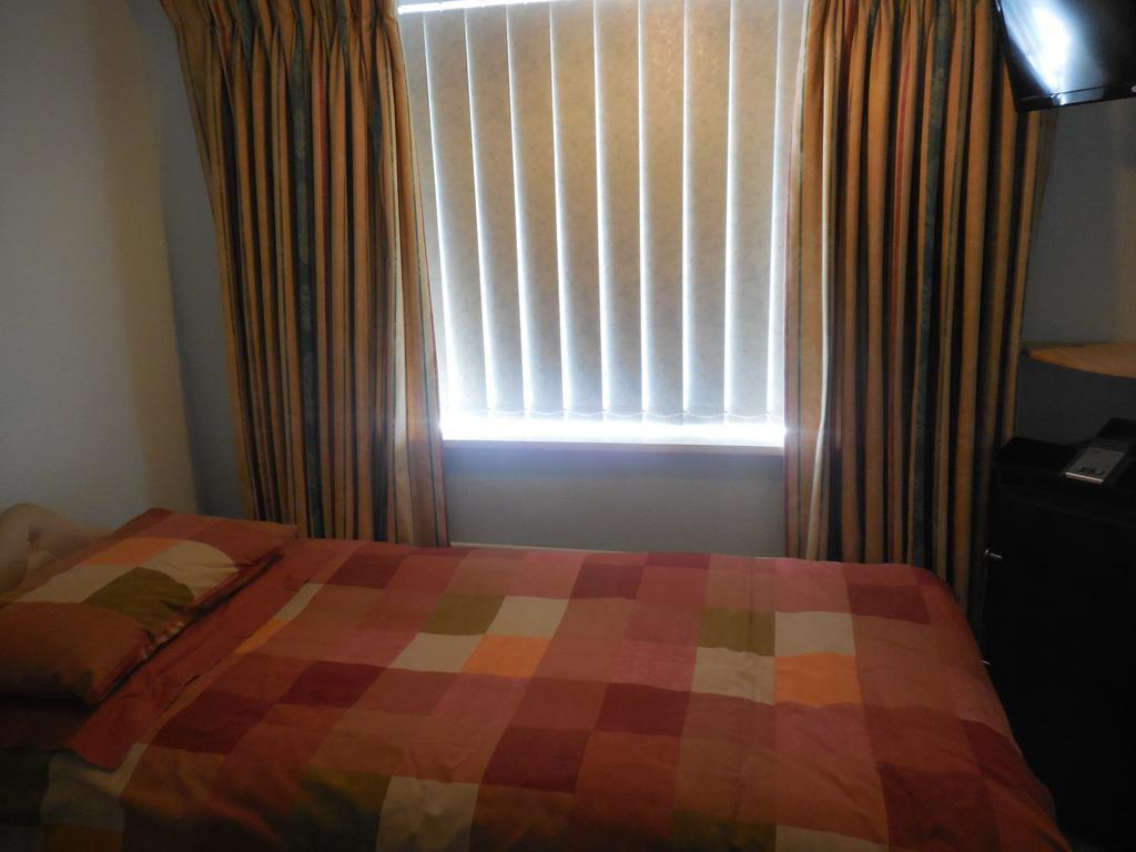 The Tulip Tree Guest House Wilmslow Ruang foto