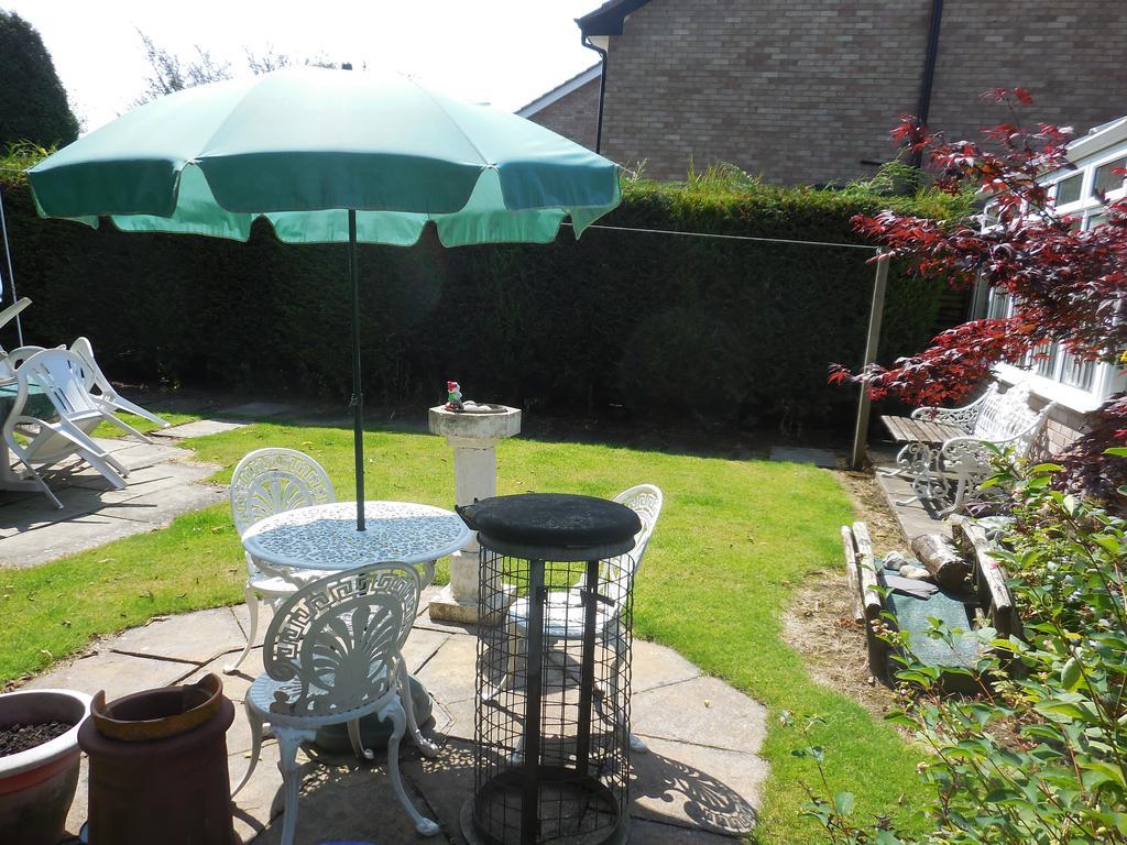 The Tulip Tree Guest House Wilmslow Bagian luar foto